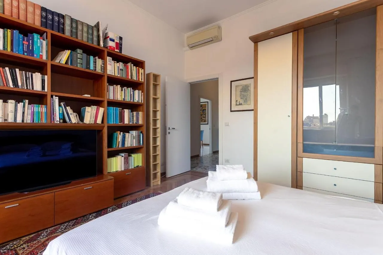 Garibaldi Two Bedrooms By Halldis Milano İtalya